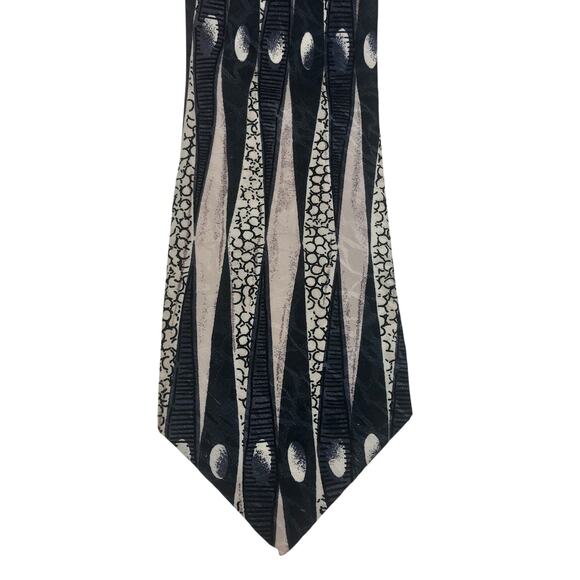 Abstract Diamond Pattern Tie - Picture 4 of 5